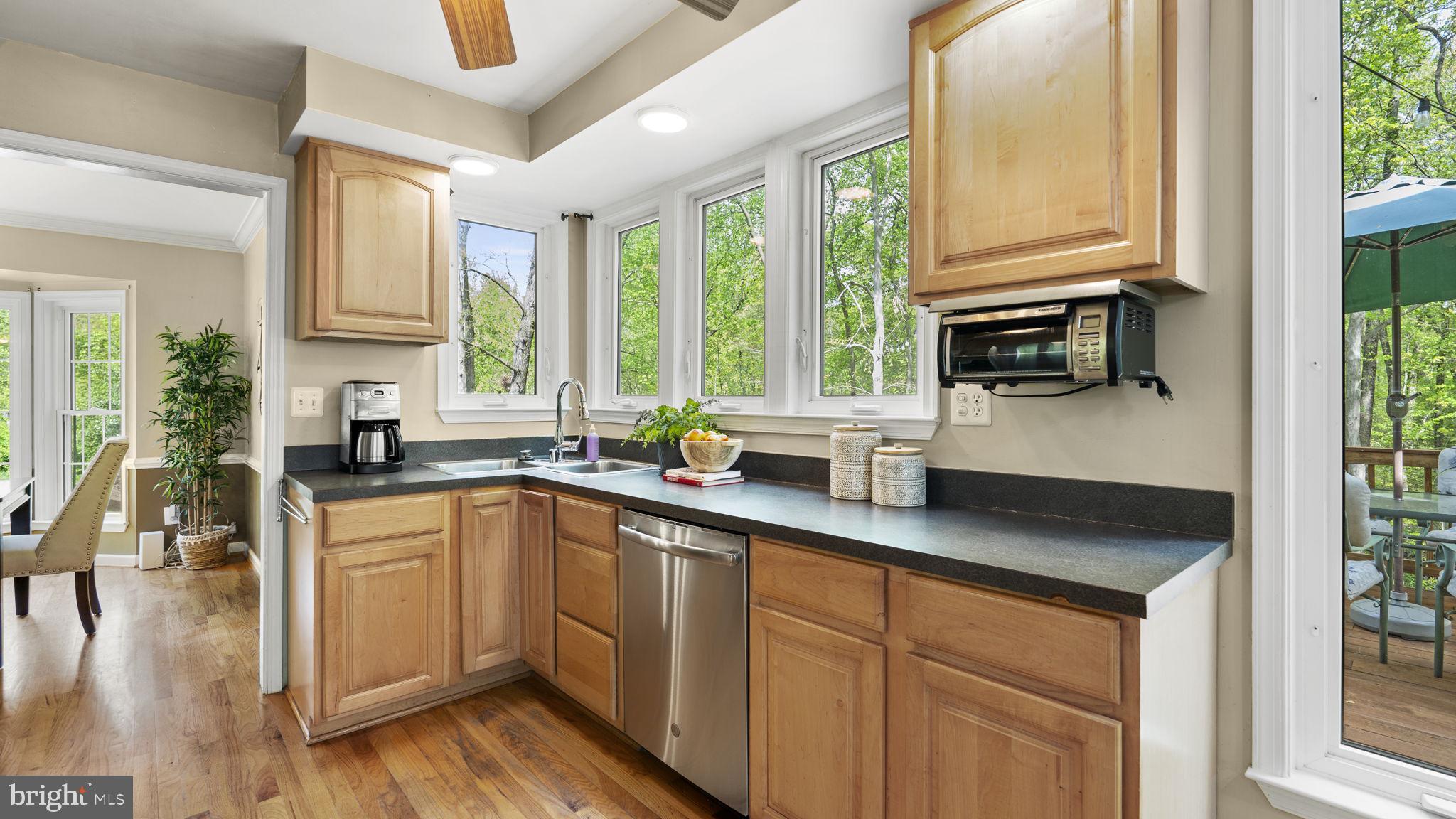 3720 Beaver Ford Road Woodbridge, VA 22192 - Photo 11 of 34 Kitchen has beautiful backyard views