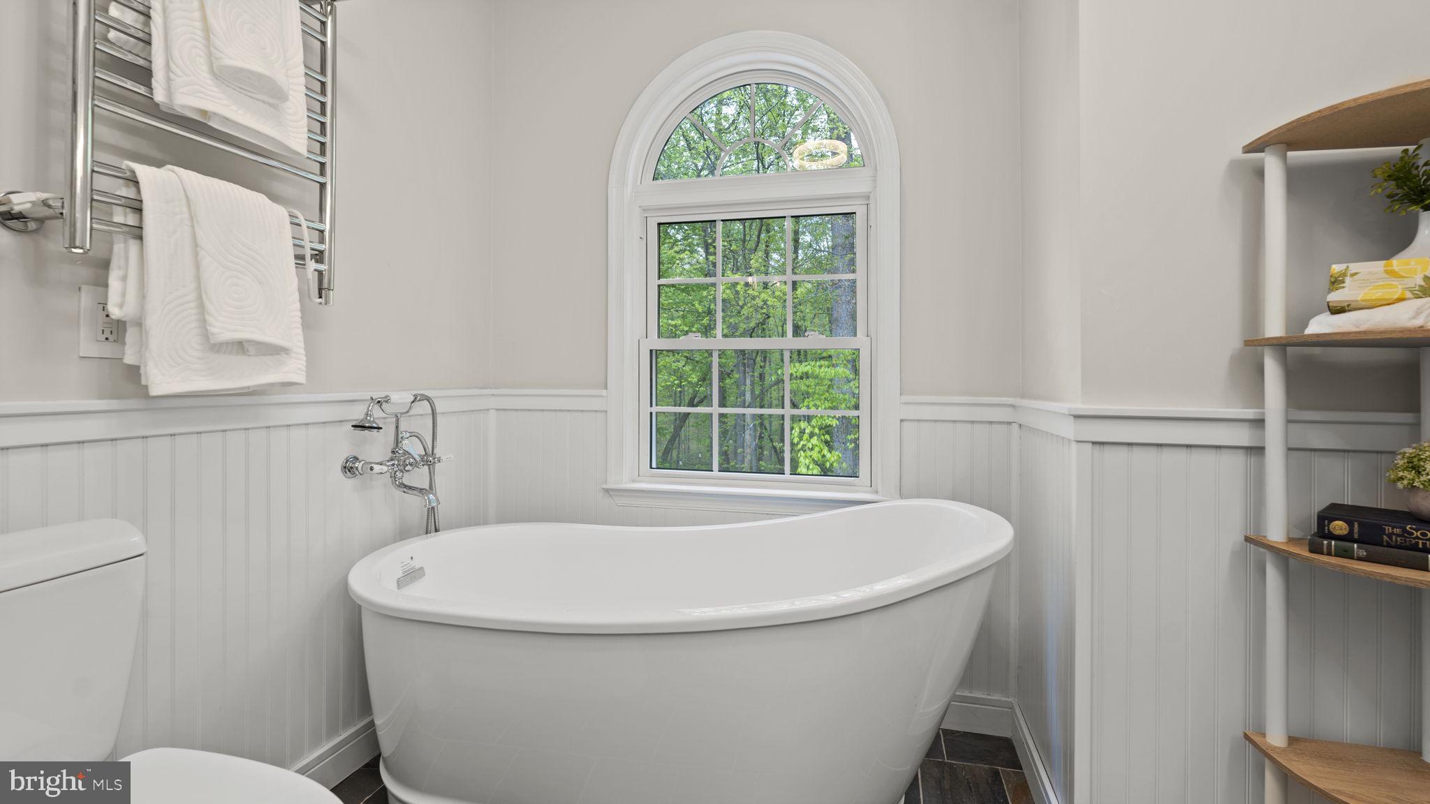 3720 Beaver Ford Road Woodbridge, VA 22192 - Photo 19 of 34 Look at that tub!
