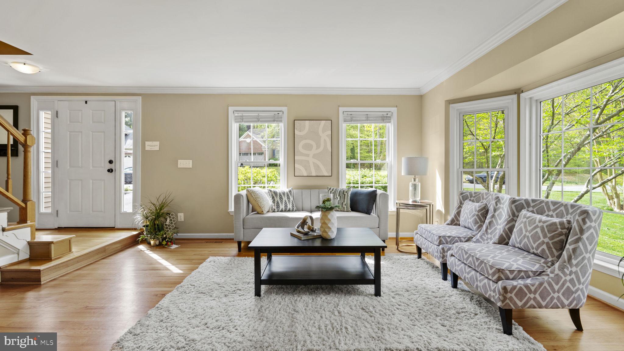 Sunny, bright living room