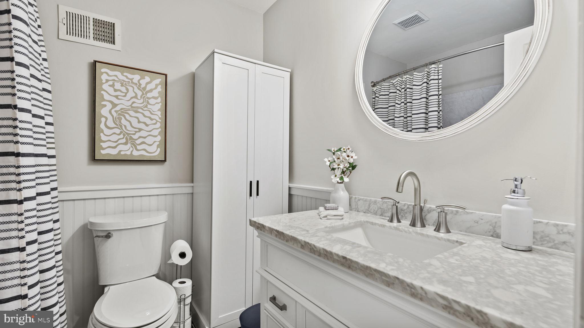 3720 Beaver Ford Road Woodbridge, VA 22192 - Photo 26 of 34 Hall bath updated 2023