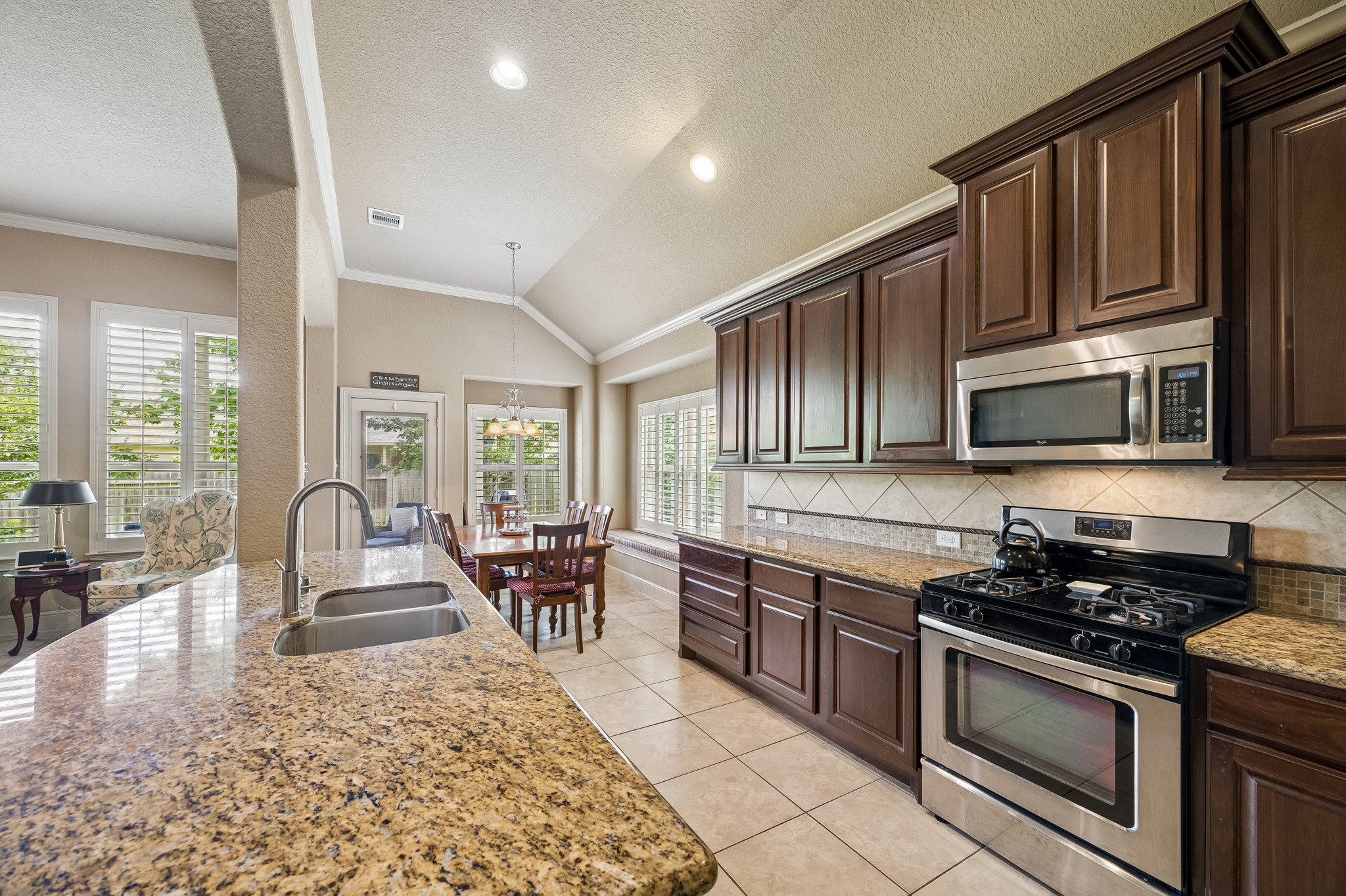 14 Tallgrass Way Spring, TX 77389 - Photo 13 of 31 Spacious countertop area offering plenty of room for entertaining and seating
