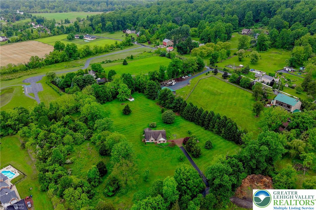 102 Kressman Road Easton, PA 18042 - Photo 2 of 41 Gallery Image 2