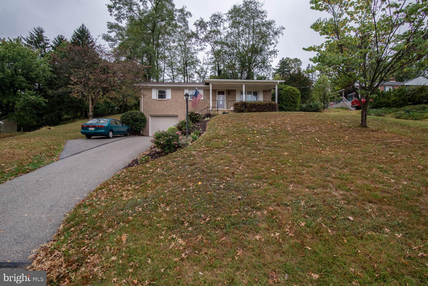 411 Corbin Road York, PA 17403 - Photo 2 of 30