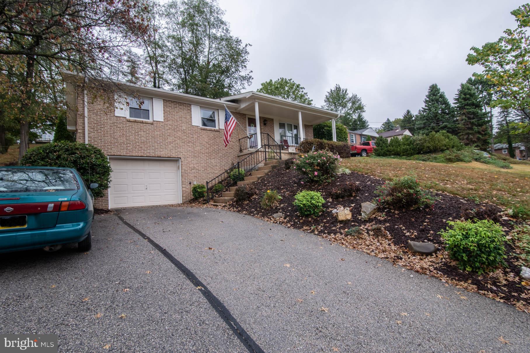 411 Corbin Road York, PA 17403 - Photo 3 of 30