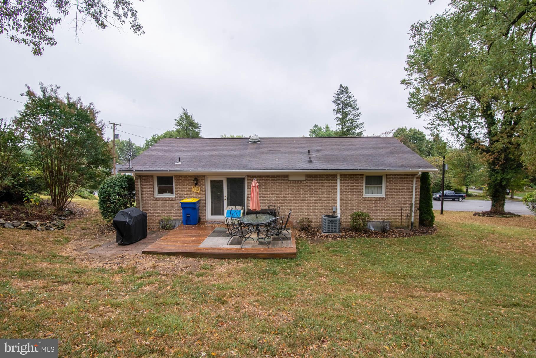 411 Corbin Road York, PA 17403 - Photo 5 of 30