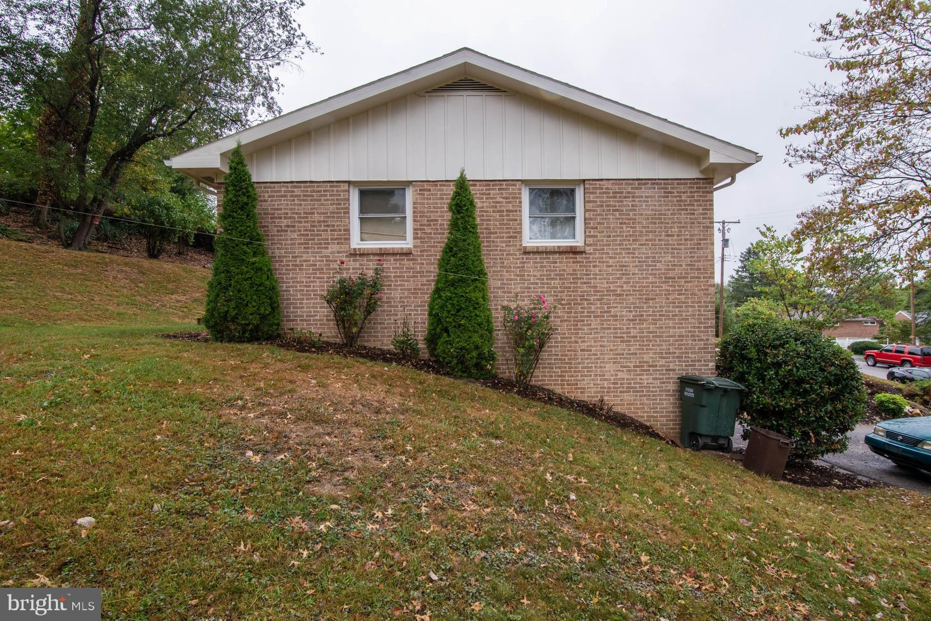 411 Corbin Road York, PA 17403 - Photo 7 of 30