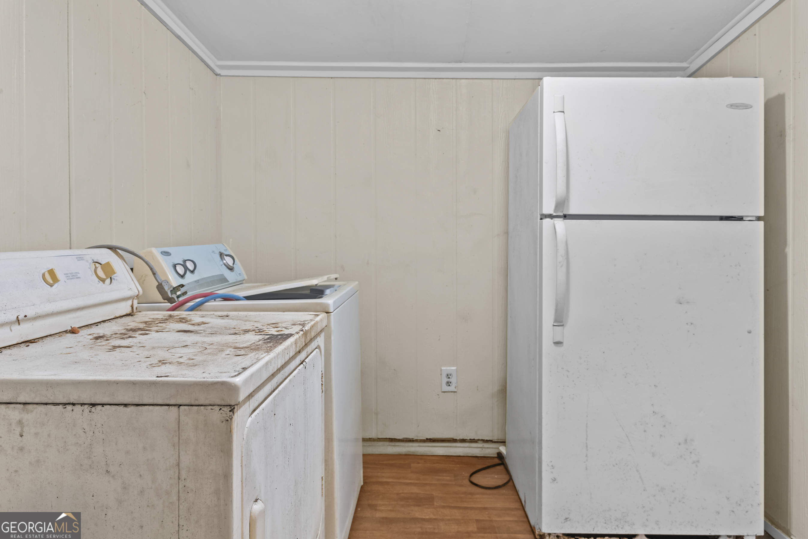 546 South 4th Street Madison, GA 30650 - Photo 13 of 22 a utility room with dryer and washer