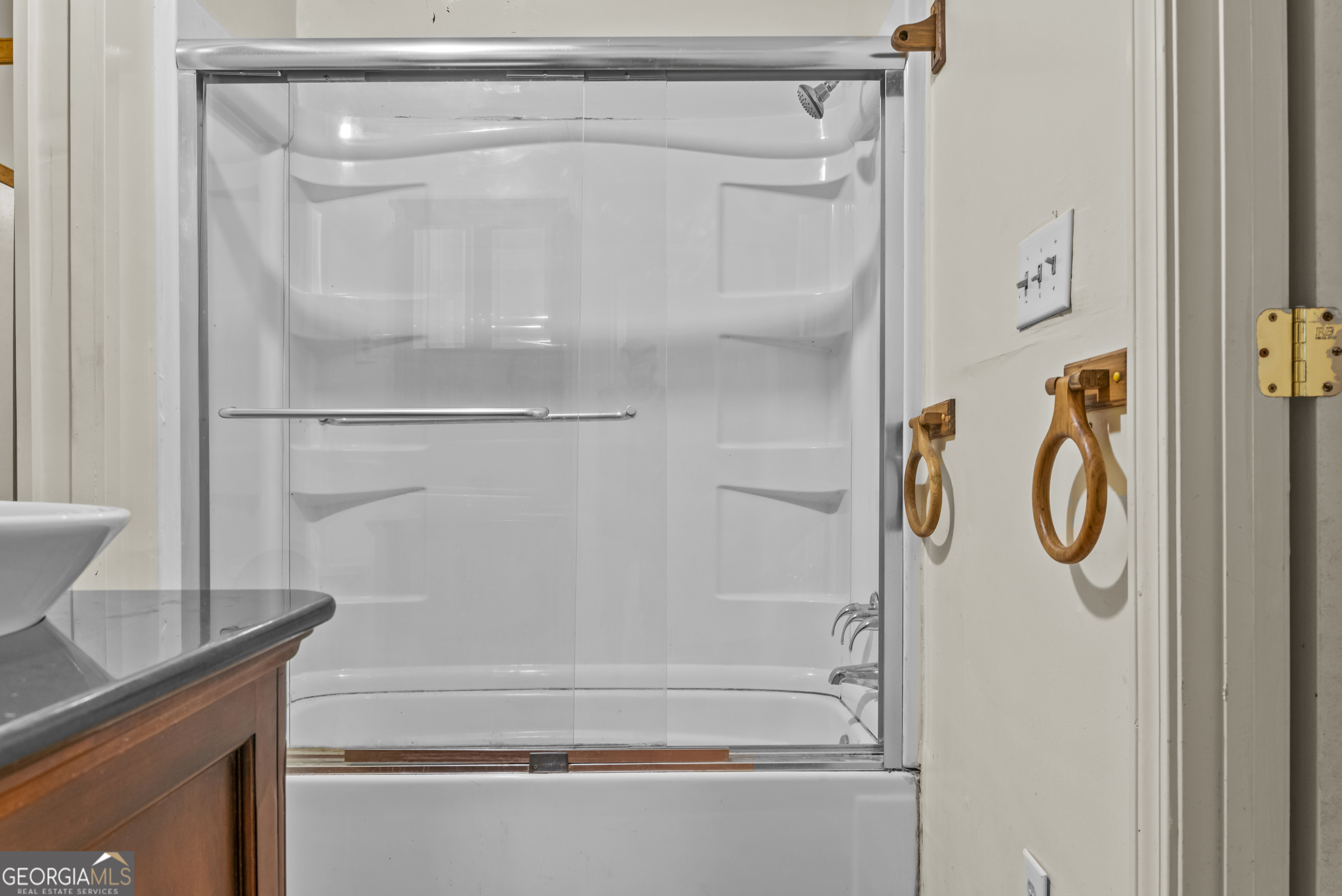 546 South 4th Street Madison, GA 30650 - Photo 18 of 22 a bathroom with a shower