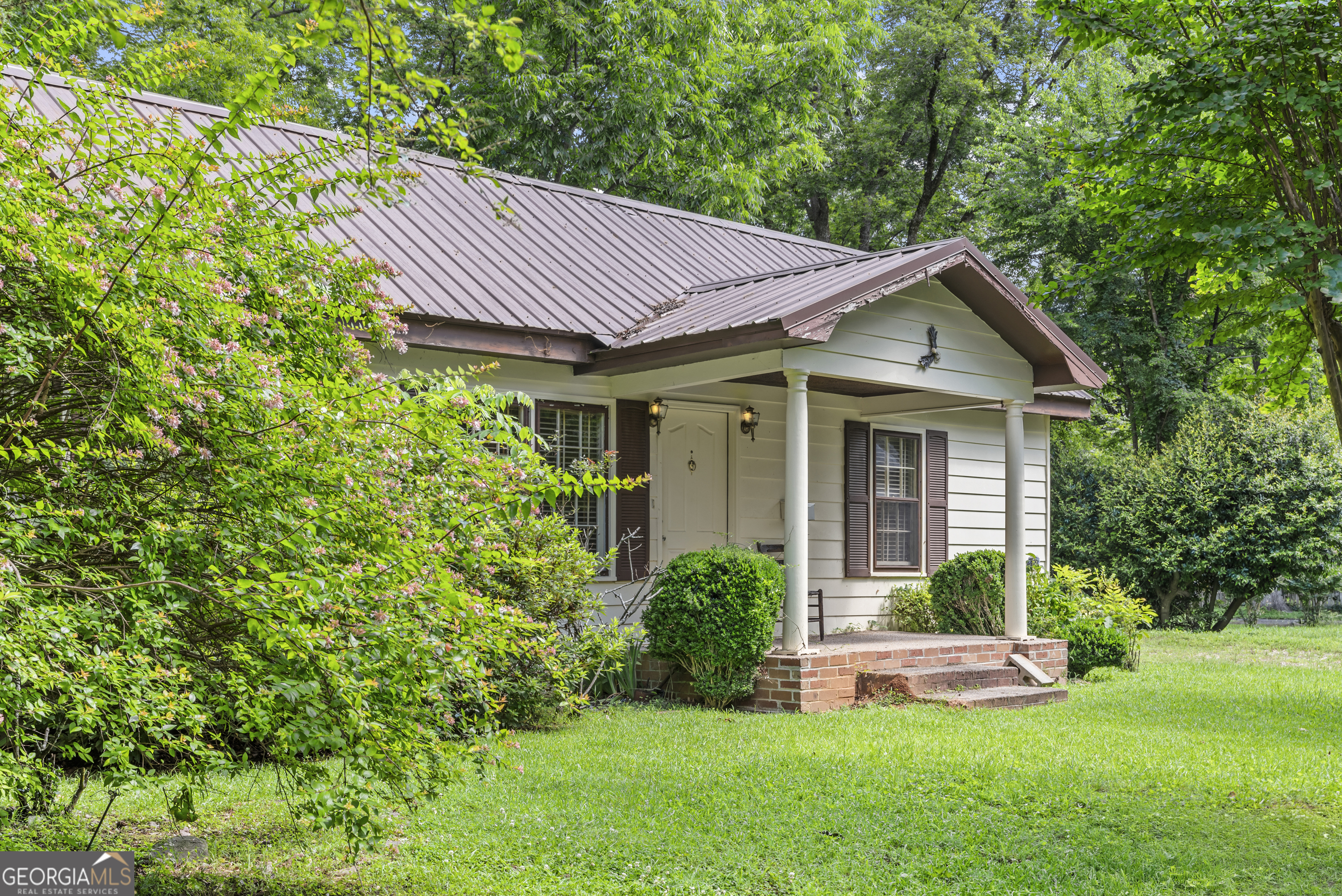 546 South 4th Street Madison, GA 30650 - Photo 4 of 22 a view of a house with a yard potted plants