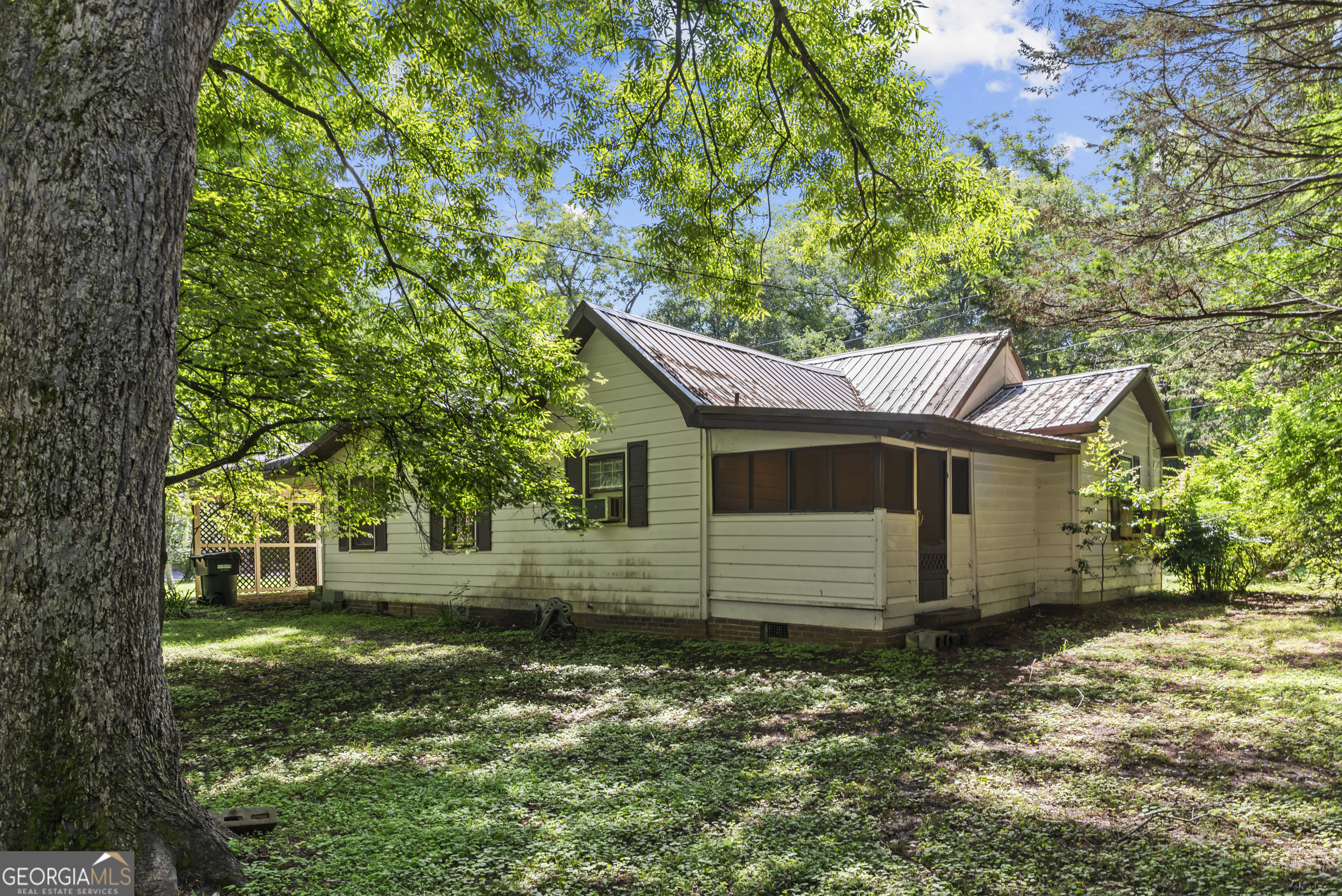 546 South 4th Street Madison, GA 30650 - Photo 6 of 22 a view of a house with a yard