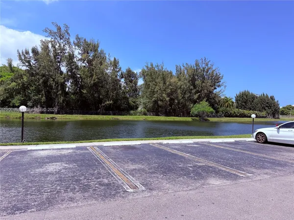 $1,800 | 16465 Northeast 22nd Avenue, Unit 105, North Miami Beach, FL 33160
