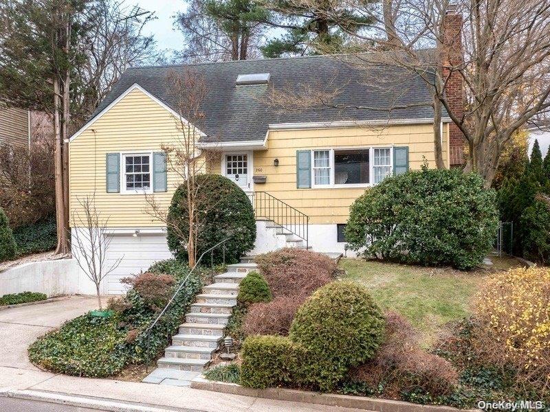 260 Thompson Shore Road Manhasset, NY 11030 - Photo 1 of 1 Gallery Image 1