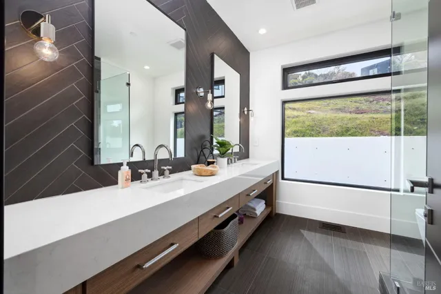 $2,898,000 | 3942 Shelter Glen Way, Santa Rosa, CA 95404