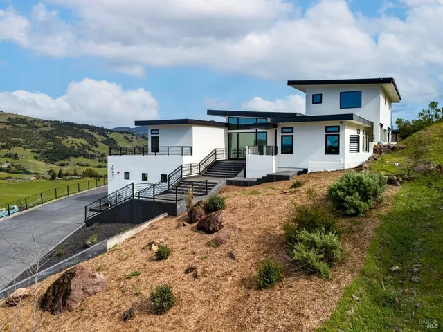 $2,898,000 | 3942 Shelter Glen Way, Santa Rosa, CA 95404