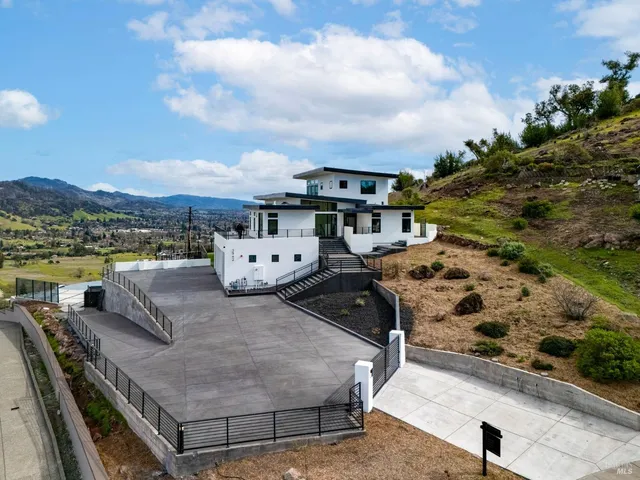$2,898,000 | 3942 Shelter Glen Way, Santa Rosa, CA 95404
