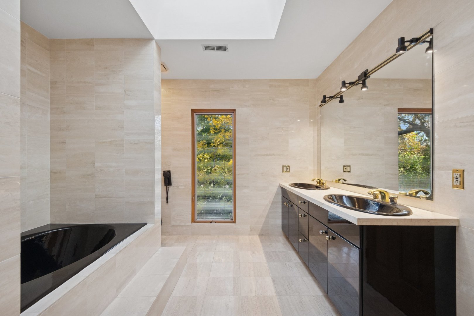 6148 North Lowell Avenue Chicago, IL 60646 - Photo 11 of 29