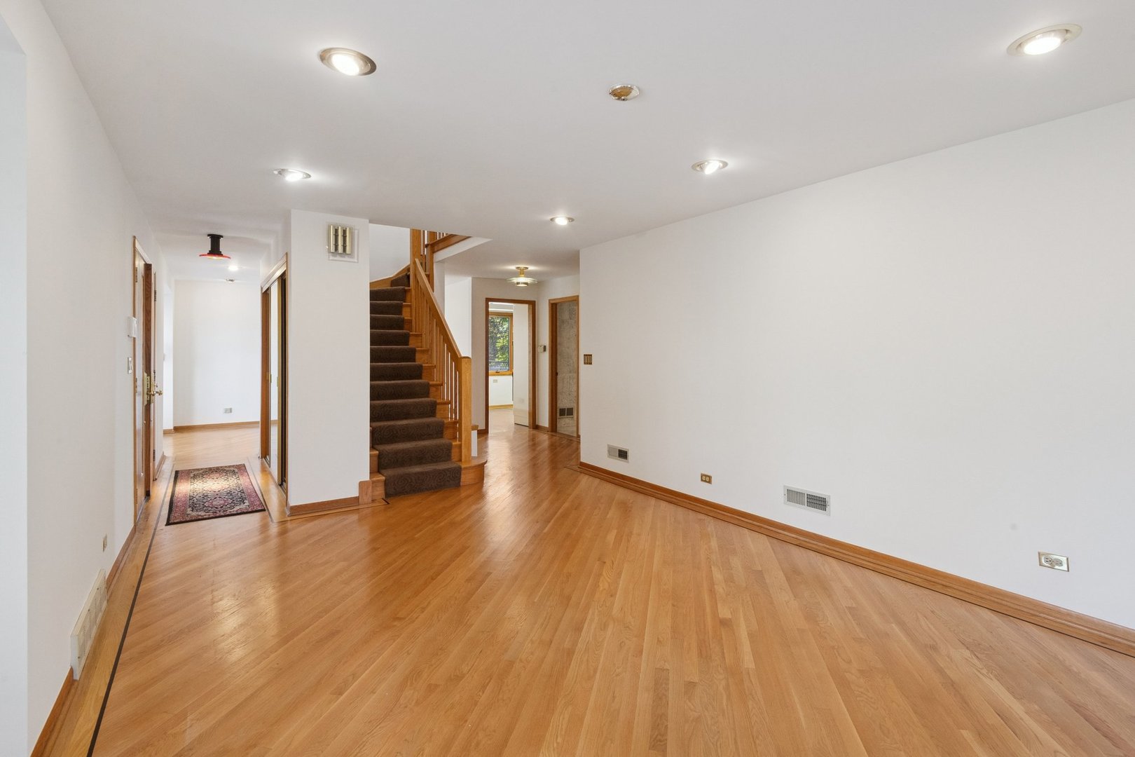 6148 North Lowell Avenue Chicago, IL 60646 - Photo 3 of 29