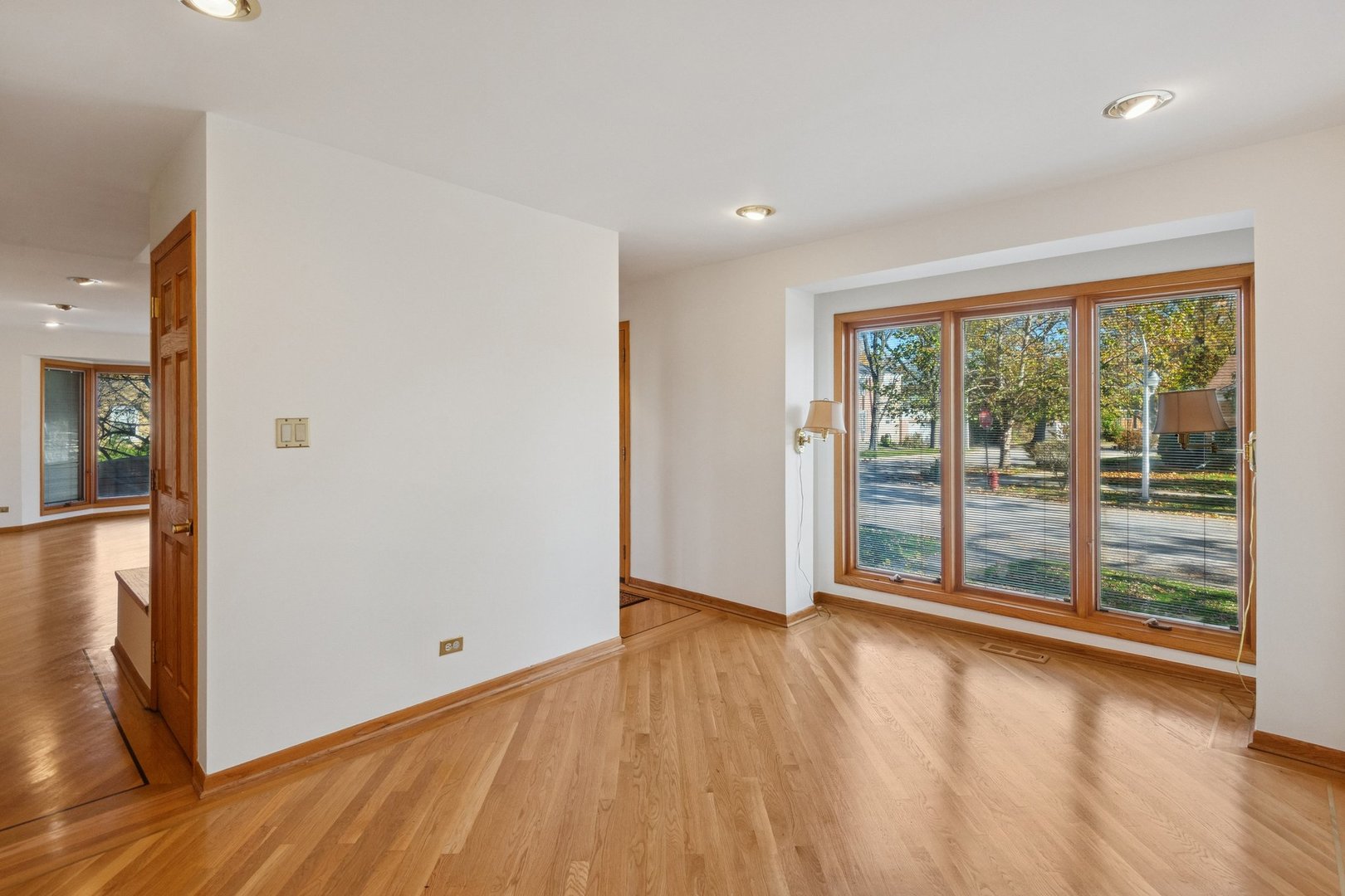 6148 North Lowell Avenue Chicago, IL 60646 - Photo 4 of 29