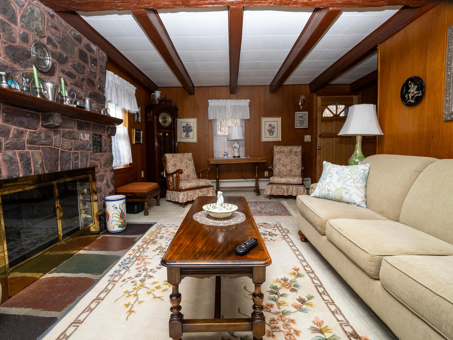 544 Poplar Valley Road West Stroudsburg, PA 18360 - Photo 12 of 31 Living Room