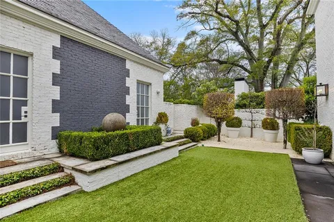 a view of a backyard with sitting area and garden