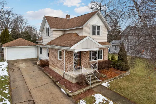 $220,000 | 205 West Cherry Street, Fox Lake, WI 53933