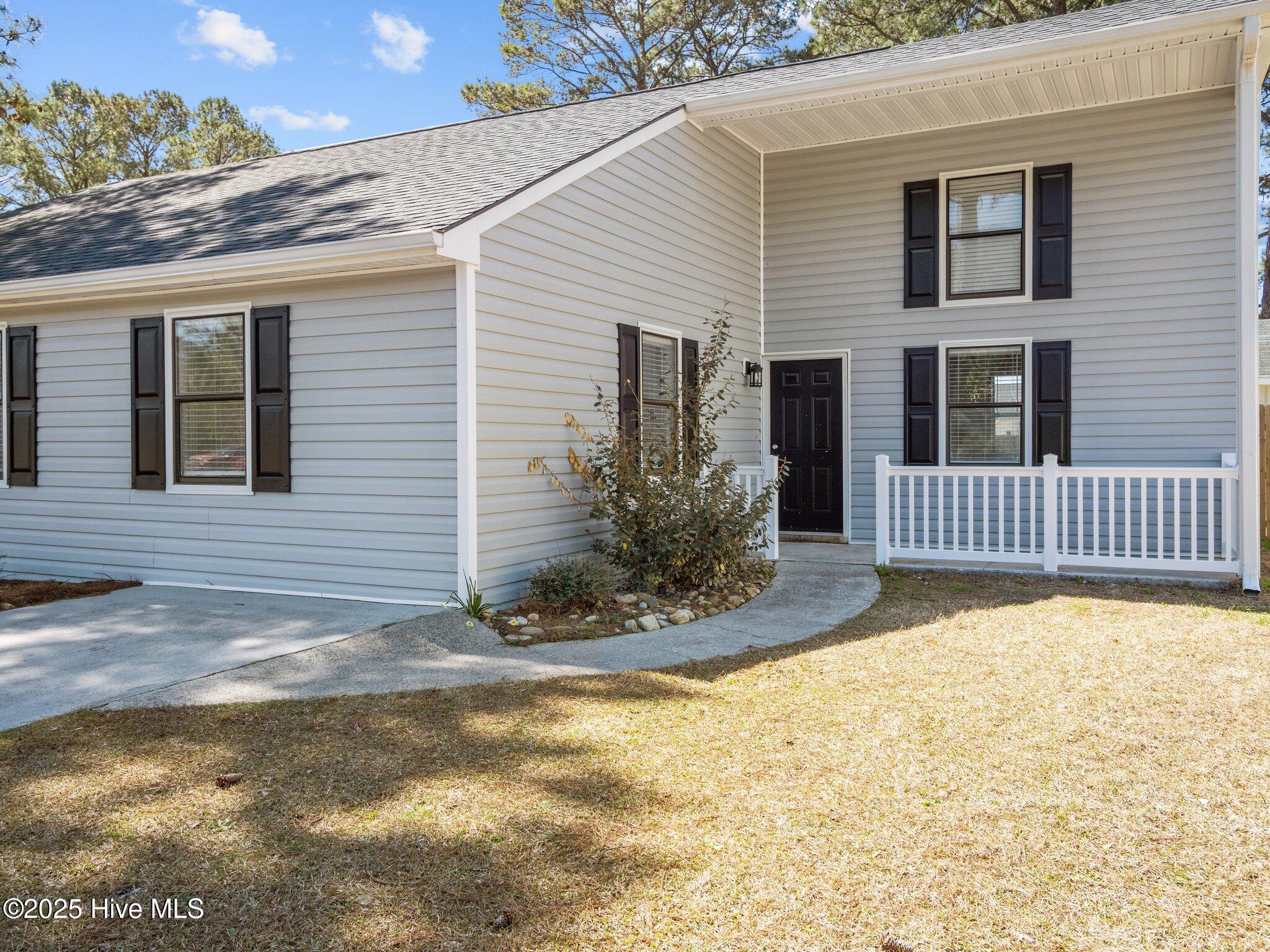 105 Pine Needle Drive Hubert, NC 28539 - Photo 3 of 33 105 Pine Needle Drive