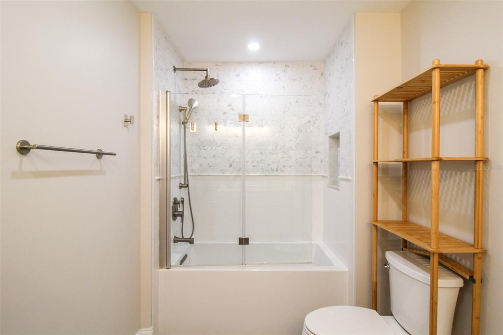 691 Russell Street Longboat Key, FL 34228 - Photo 23 of 38