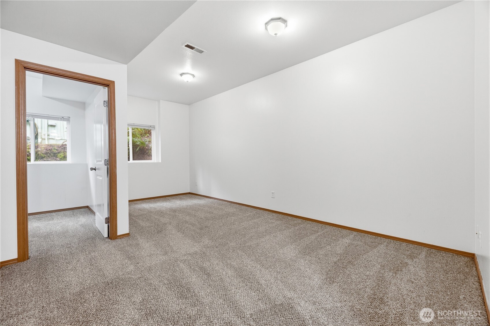 39 Sudden Valley Drive Bellingham, WA 98229 - Photo 17 of 40 an empty room with window