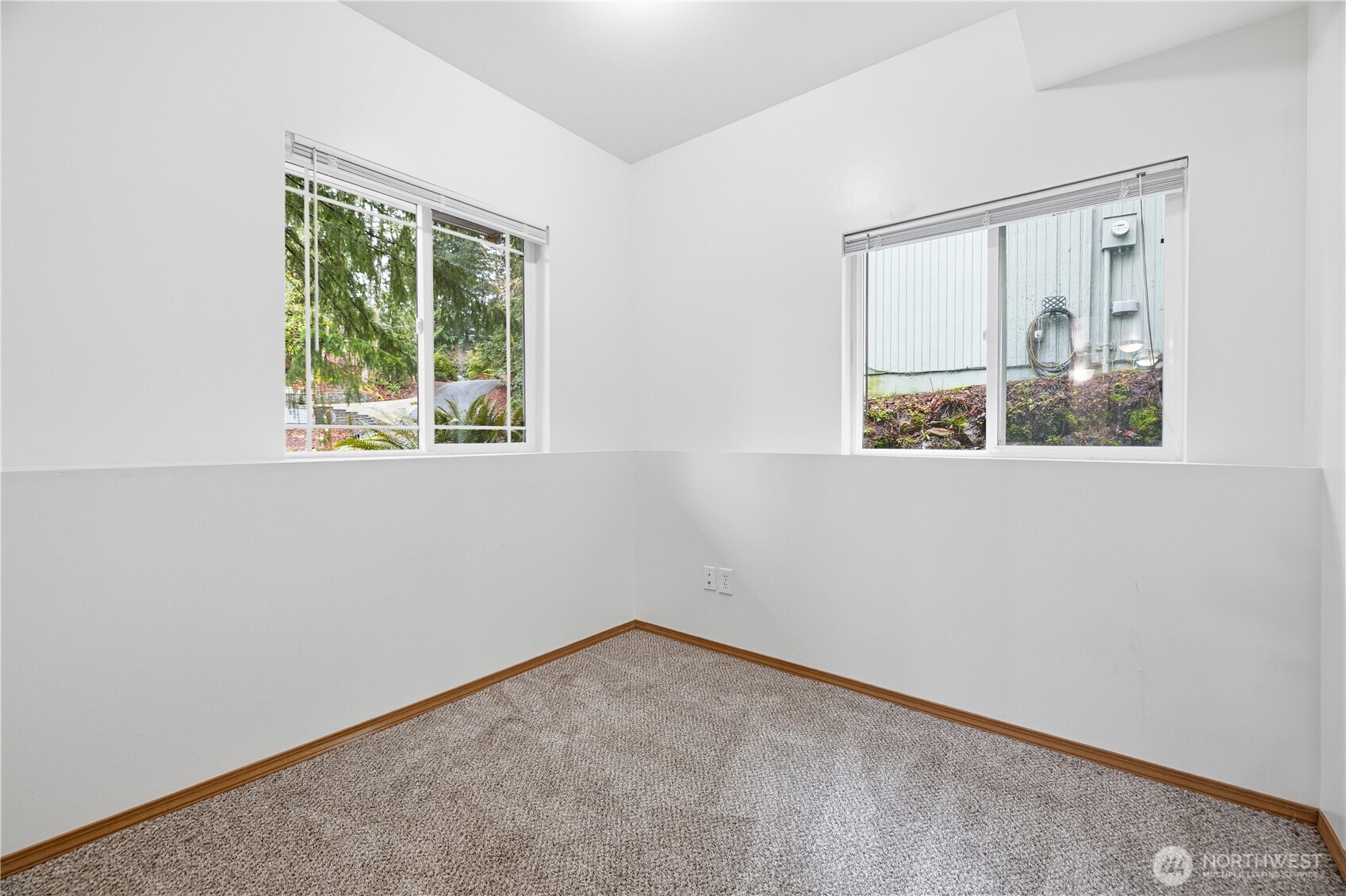39 Sudden Valley Drive Bellingham, WA 98229 - Photo 19 of 40 an empty room with a window