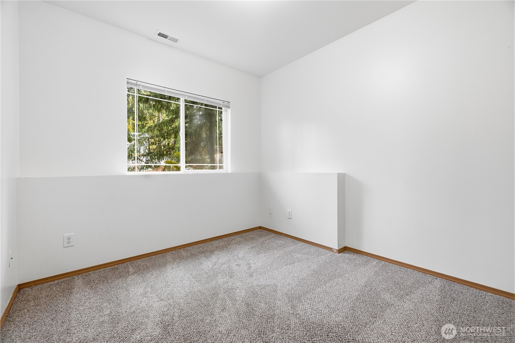 39 Sudden Valley Drive Bellingham, WA 98229 - Photo 23 of 40 an empty room with a window