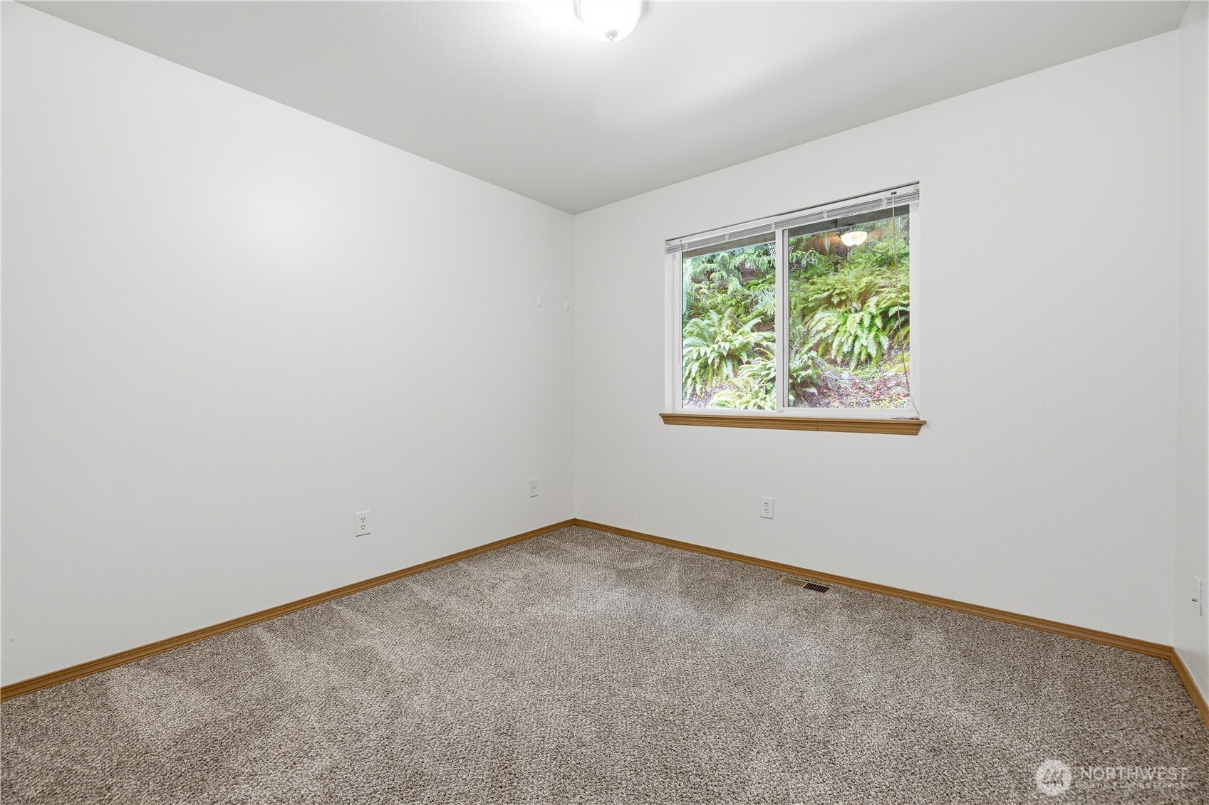 39 Sudden Valley Drive Bellingham, WA 98229 - Photo 31 of 40 an empty room with a window