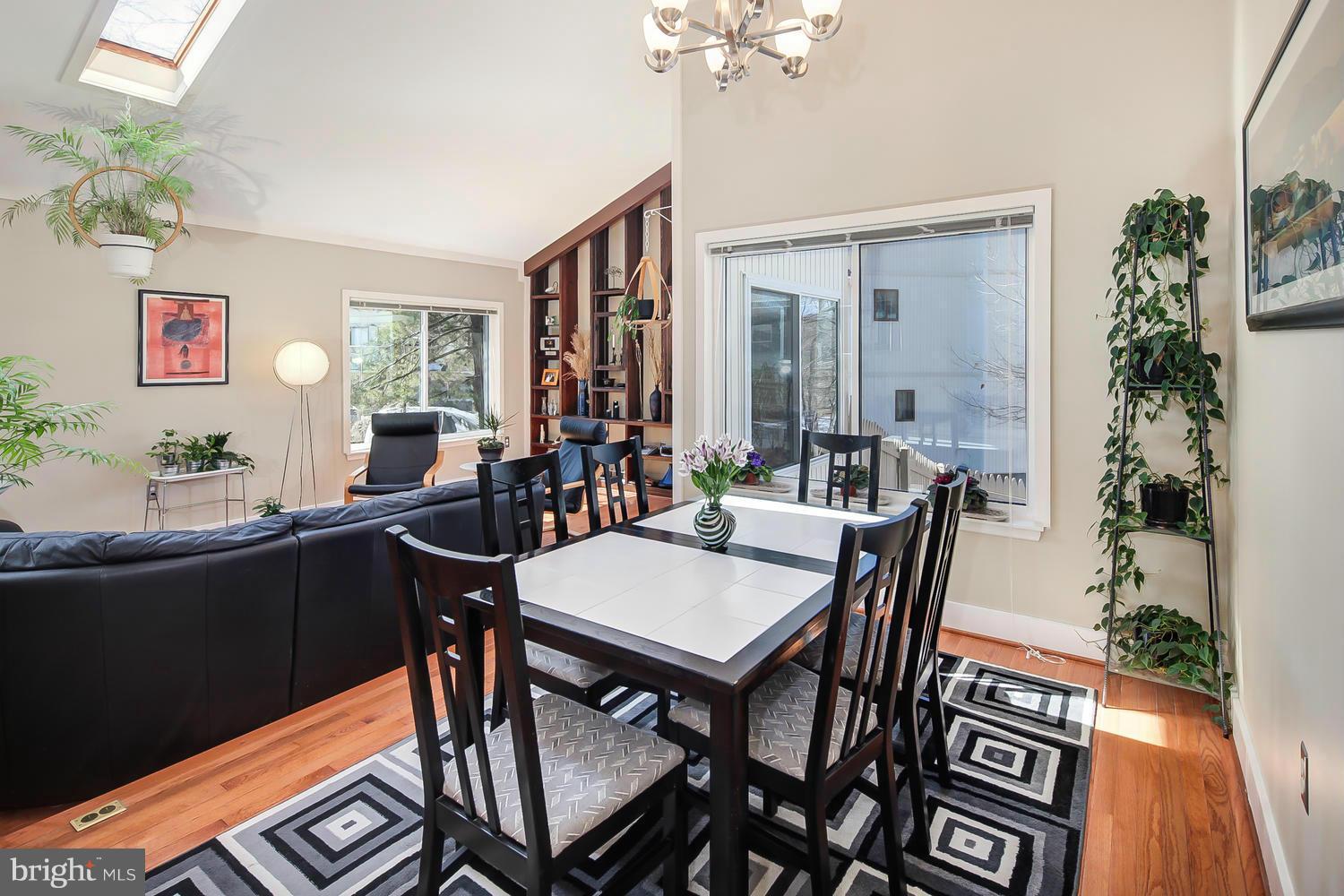 8646 Reseca Lane Springfield, VA 22152 - Photo 4 of 30 Dining Room