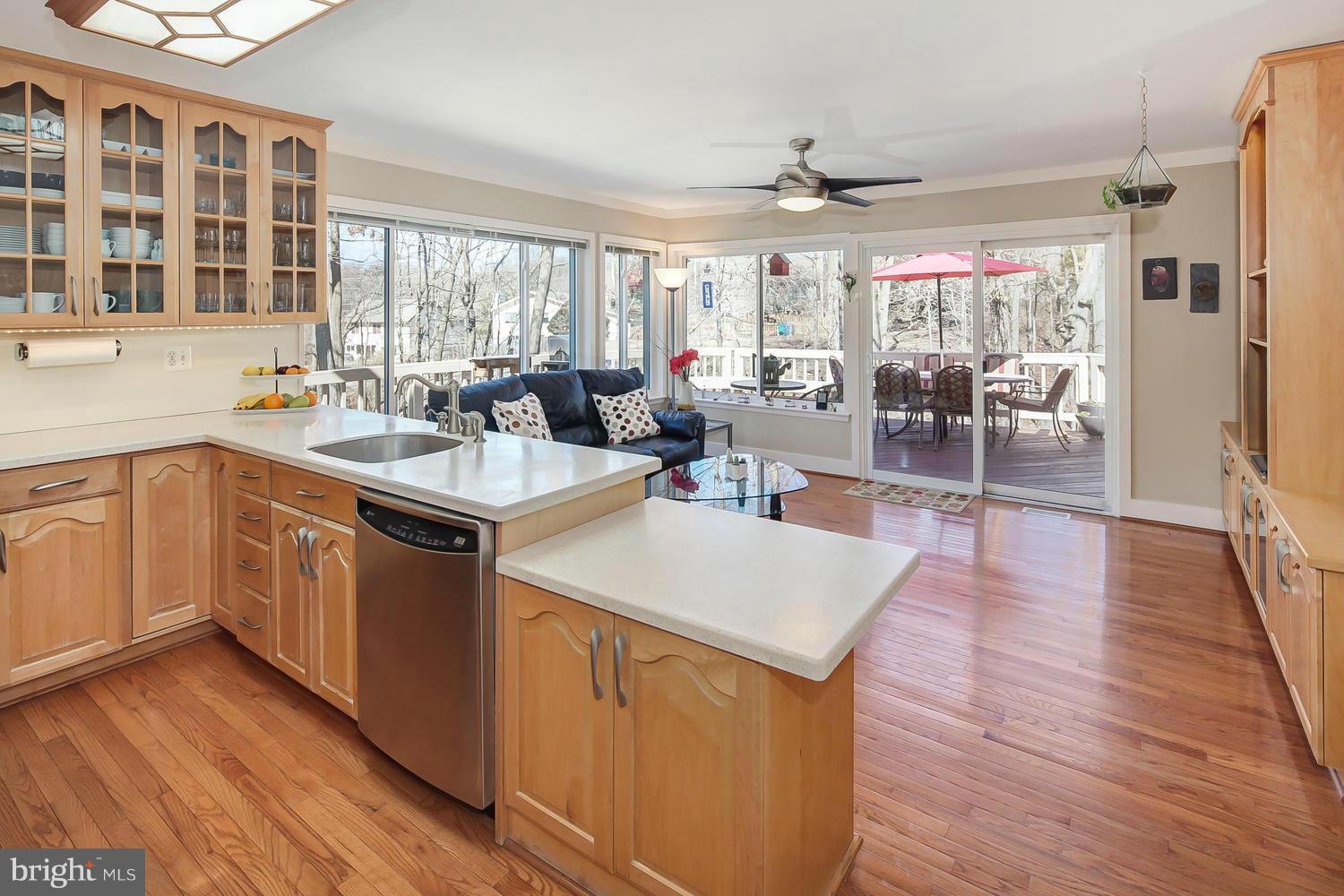 8646 Reseca Lane Springfield, VA 22152 - Photo 6 of 30 Kitchen