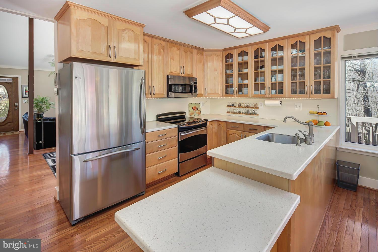 8646 Reseca Lane Springfield, VA 22152 - Photo 7 of 30 Kitchen
