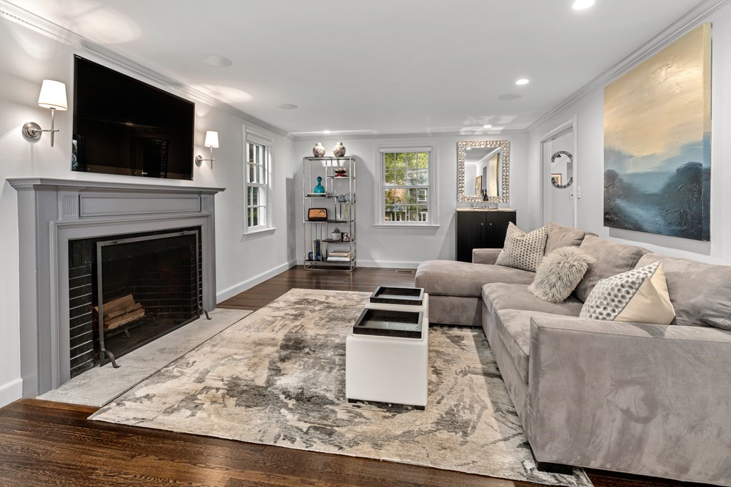 72 Emerson Road Wellesley, MA 02481 - Photo 3 of 26