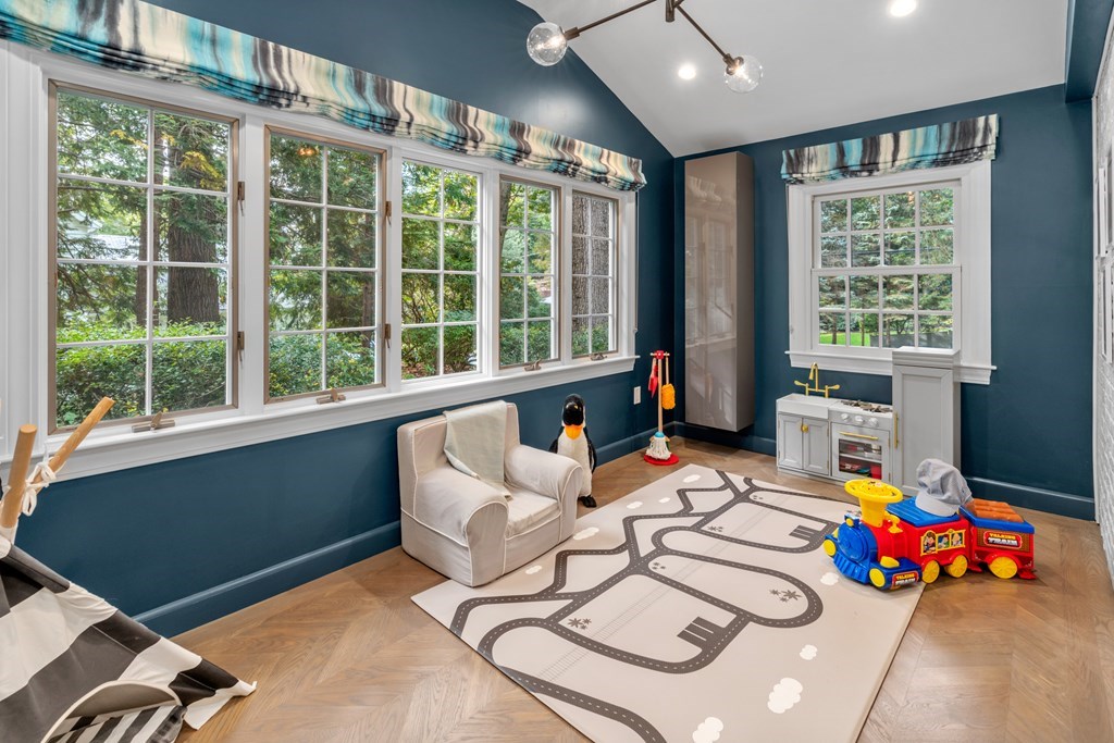 72 Emerson Road Wellesley, MA 02481 - Photo 4 of 26