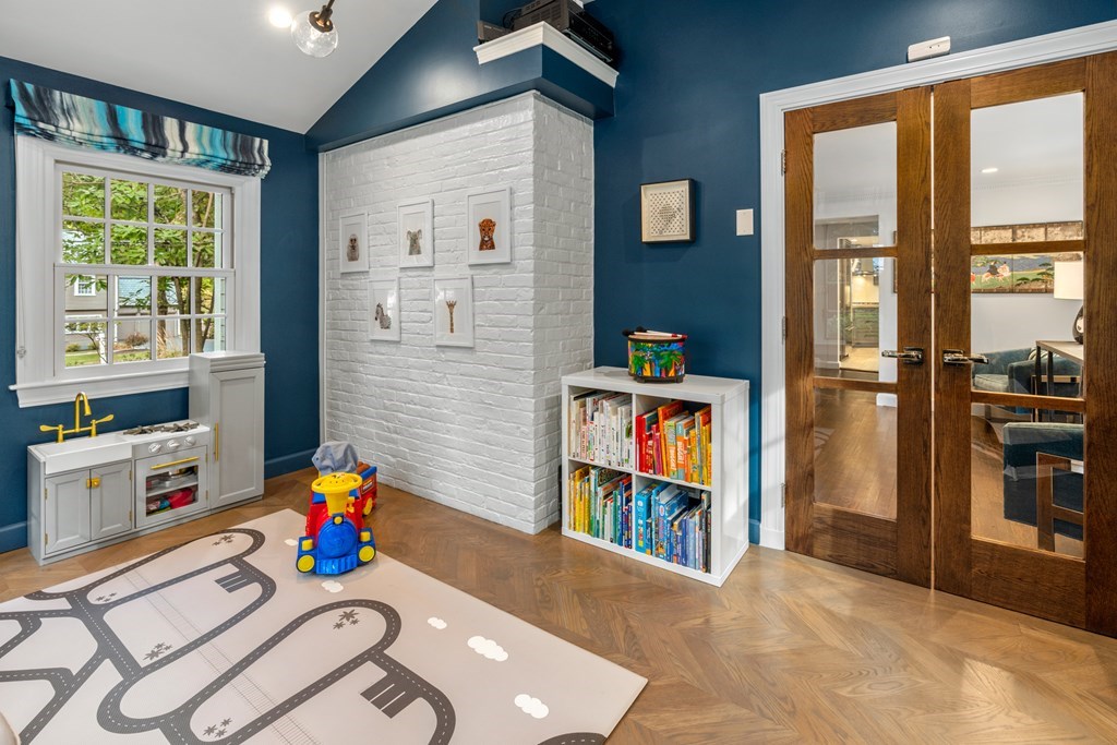 72 Emerson Road Wellesley, MA 02481 - Photo 5 of 26