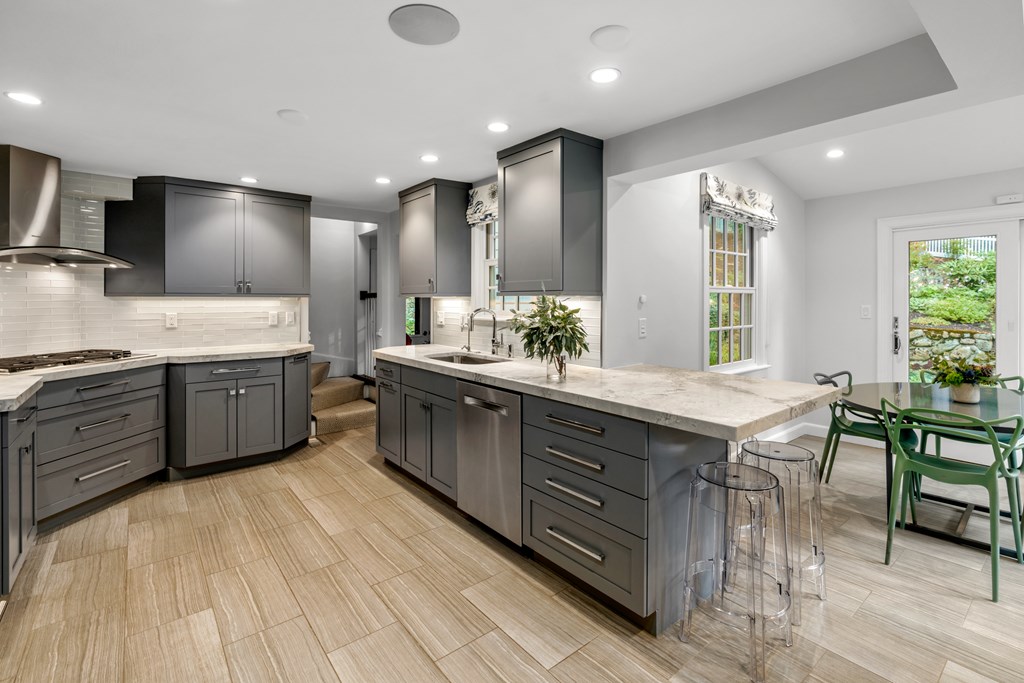 72 Emerson Road Wellesley, MA 02481 - Photo 8 of 26
