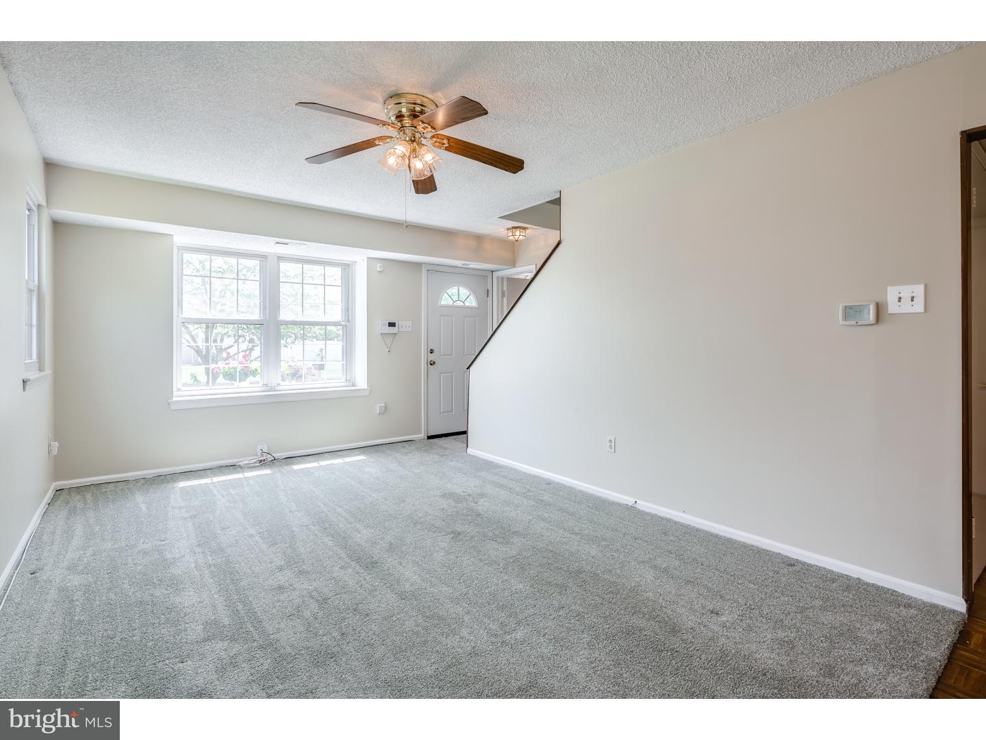 233 Stirrup Road Logan Township, NJ 08085 - Photo 5 of 19 Living Room