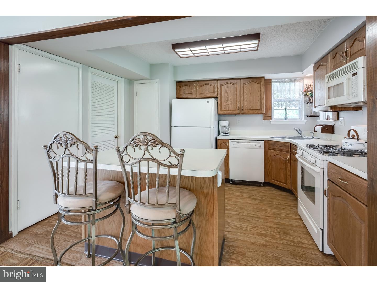 233 Stirrup Road Logan Township, NJ 08085 - Photo 7 of 19 Kitchen