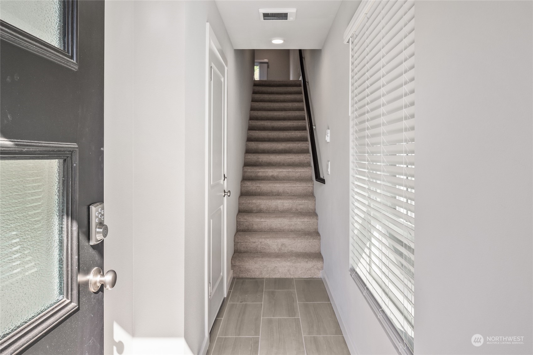 23413 Edmonds Way, Unit E1 Edmonds, WA 98026 - Photo 2 of 27 a view of a hallway with entryway