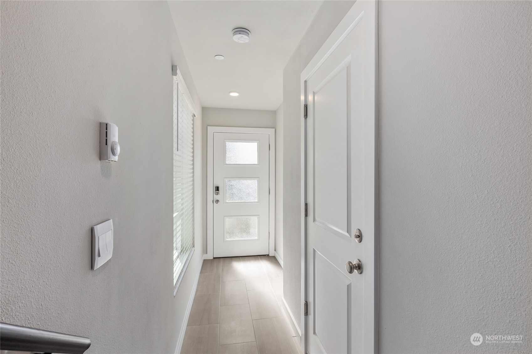 23413 Edmonds Way, Unit E1 Edmonds, WA 98026 - Photo 3 of 27 a view of a bathroom from the hallway