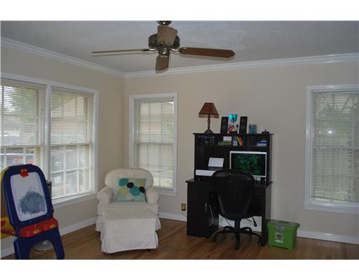 311 Doddridge Street Corpus Christi, TX 78411 - Photo 4 of 8 a living room with furniture and a potted plant