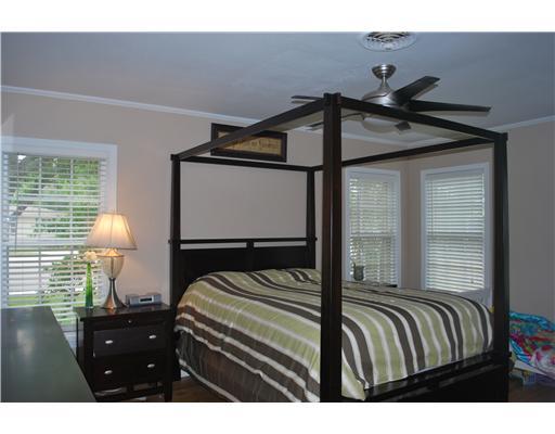 311 Doddridge Street Corpus Christi, TX 78411 - Photo 6 of 8 a bedroom with a bed and window