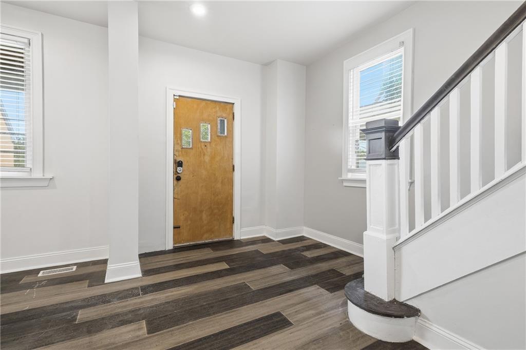 750 Mary Street McKees Rocks, PA 15136 - Photo 14 of 43 Easy access foyer.