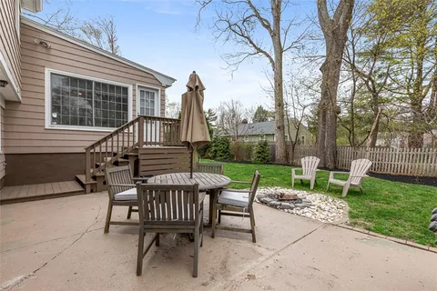 $899,000 | 7 Meadowbrook Drive, Barrington, RI 02806