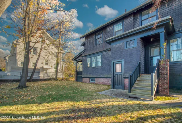 a view of yard with tree in the background