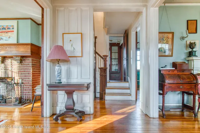 a view of entryway with an entryway