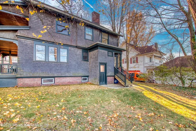 $945,000 | 219 Kingsley Avenue | Westerleigh