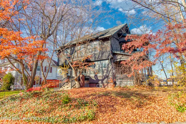 $945,000 | 219 Kingsley Avenue | Westerleigh